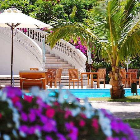 Hotel Nikko Alivila Yomitan Exterior foto The swimming pool at the hotel